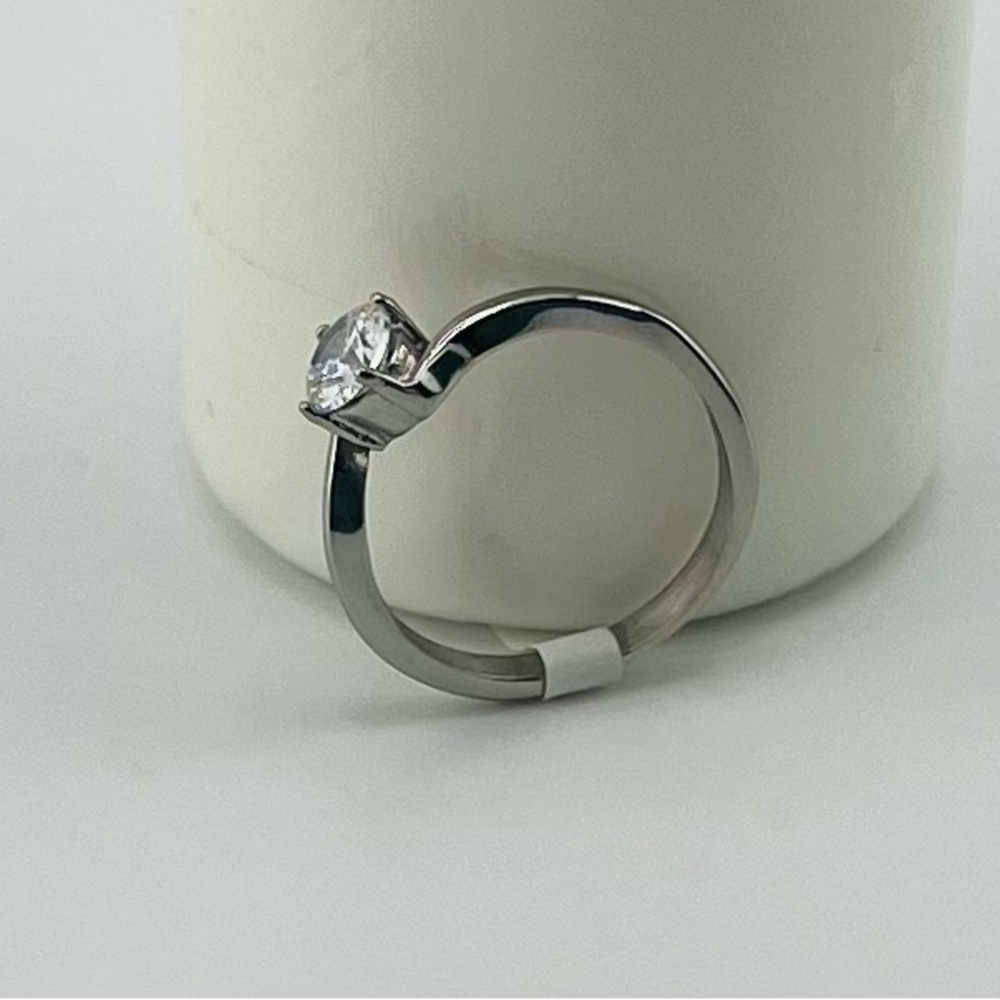 Stainless steel Elegant Silver Ring with Clear Stone